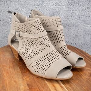 Easy Street Carrigan Beige Synthetic Peep Toe Sandals Women's Size 10 Wide